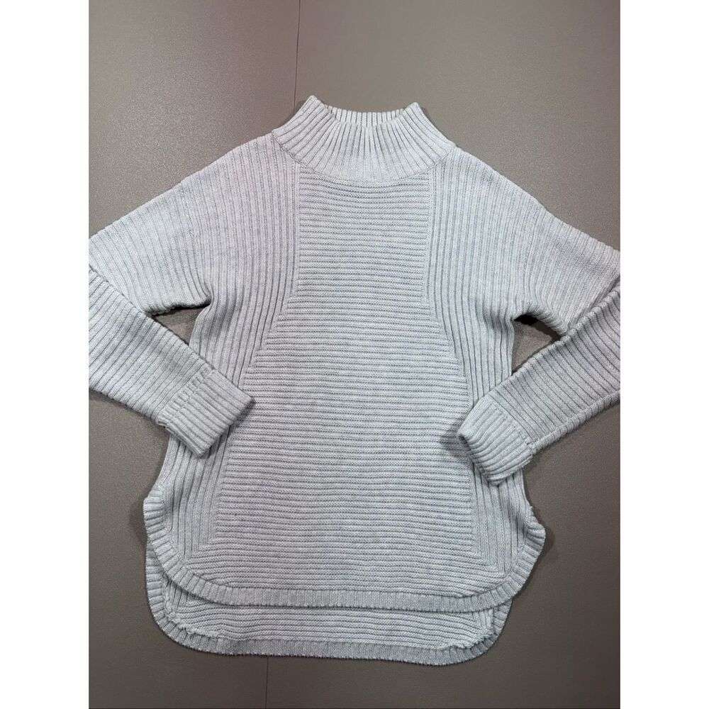 Dakini Textured Mock Neck Sweater‎